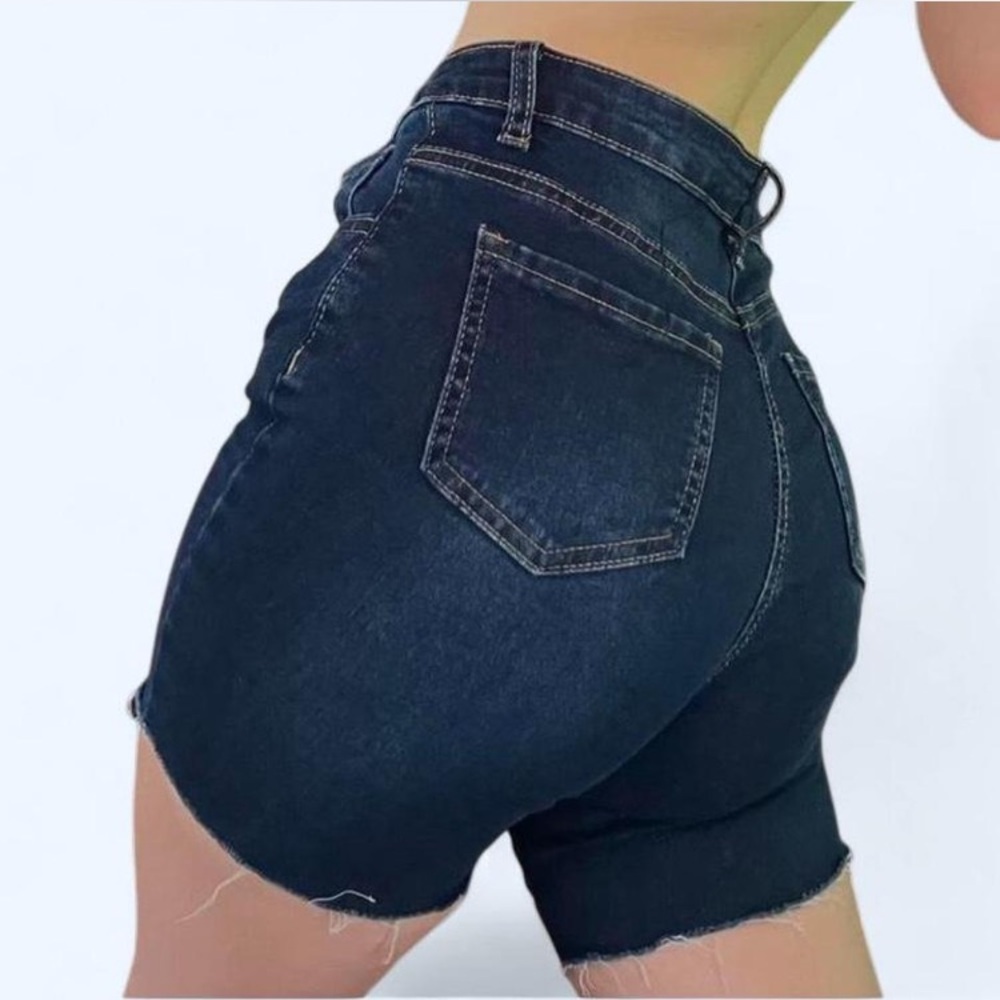 🦋 Vintage Dark Wash High Rise Distressed Mom Jean Shorts 🦋